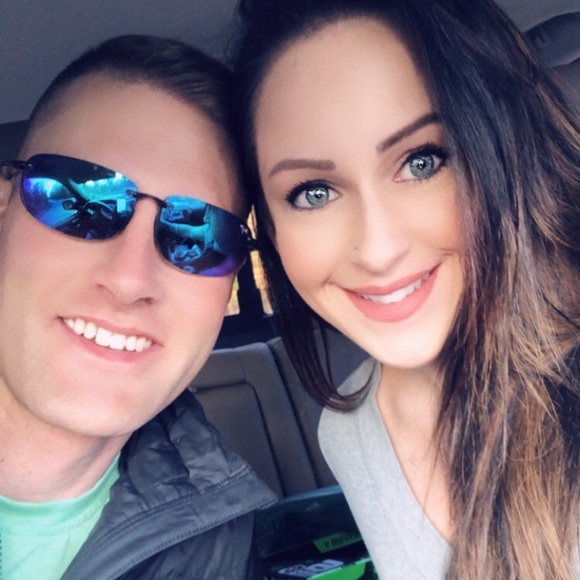 Meet your Posher, Nicole - Picture 4 of 4